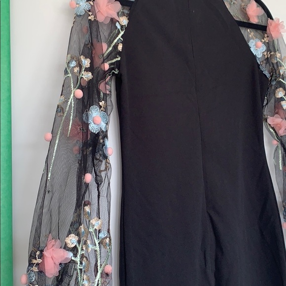 accent sleeve dress - Picture 4 of 4